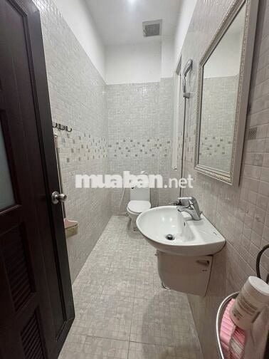 Nhà đẹp 4x16m, 1 trệt 3 lầu – Gần chợ, trường, siêu thị – Giá cực tốt