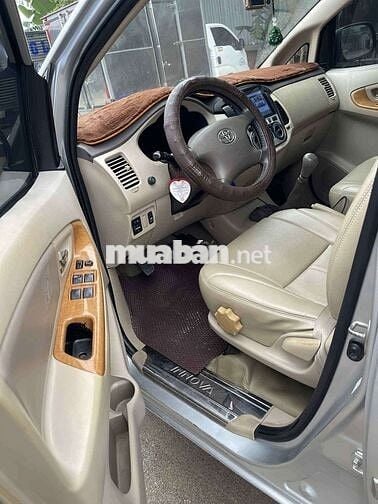 Innova 206 G xịn.xe chính chủ zin đẹp.có màn hình
