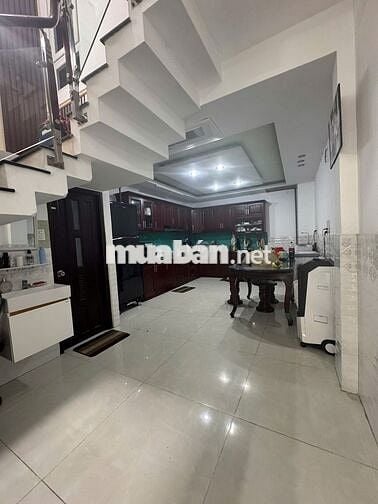 Nhà đẹp 4x16m, 1 trệt 3 lầu – Gần chợ, trường, siêu thị – Giá cực tốt