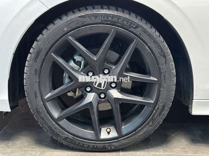 Honda Civic 2023 Trắng 45000 km nhanh gọn