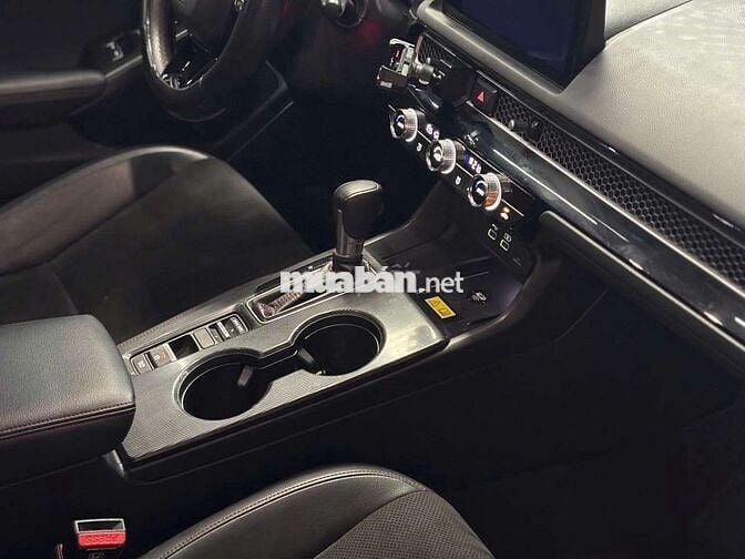 Honda Civic 2023 Trắng 45000 km nhanh gọn