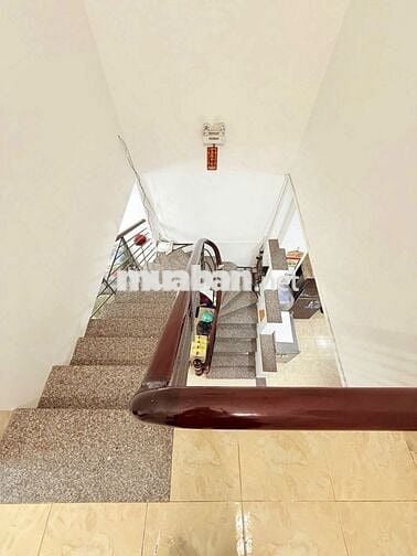 Nhà mặt tiền kinh doanh, đường rộng lề 4m