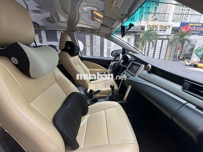 Toyota Innova 2016 2.0E