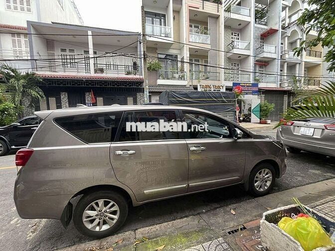 Toyota Innova 2016 2.0E