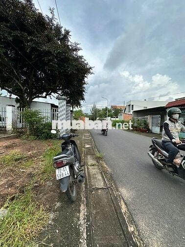 Chính Chủ Bán: Đất 2 mặt tiền đường nhựa, 226m vuông, TP.HCM