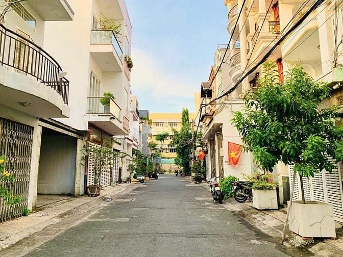 Biệt thự cao cấp đường trịnh đình trọng DT:8x18 trệt 3 lầu st nội thất