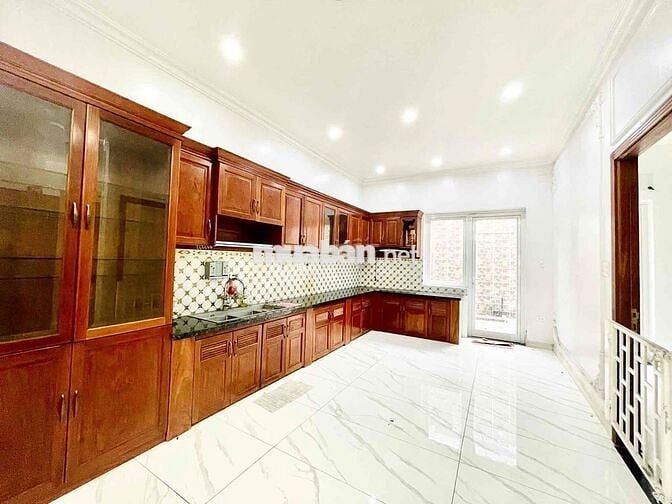 CỰC PHẨM CHO THUÊ BIỆT THỰ 85A HOA SỨ PHÚ NHUẬN - 5 TẦNG - NGANG 8 MET