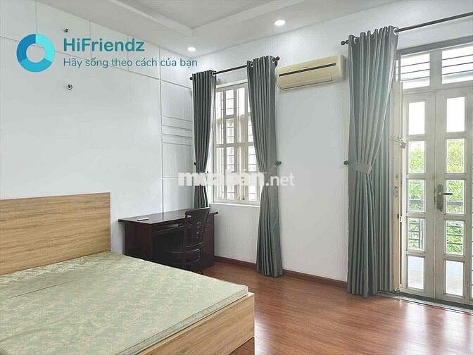 PHÒNG CÓ BAN CÔNG RỘNG FULL NỘI THẤT TÁCH BẾP THUẬN TIỆN VÀO TRUNG TÂM