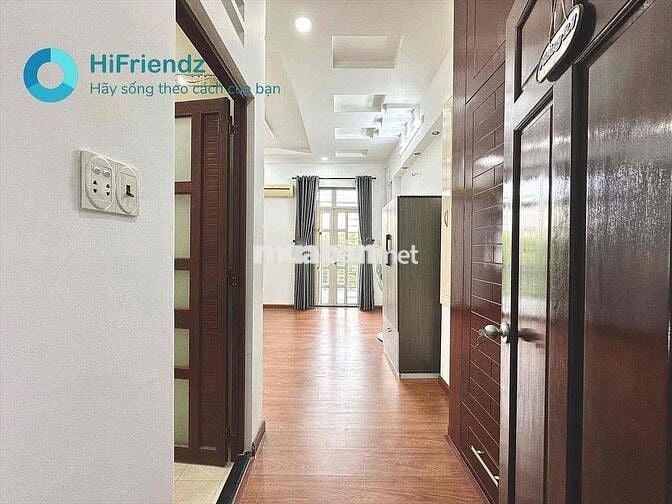 PHÒNG CÓ BAN CÔNG RỘNG FULL NỘI THẤT TÁCH BẾP THUẬN TIỆN VÀO TRUNG TÂM