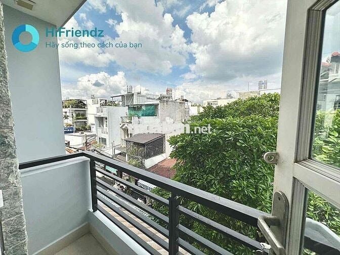 PHÒNG CÓ BAN CÔNG RỘNG FULL NỘI THẤT TÁCH BẾP THUẬN TIỆN VÀO TRUNG TÂM