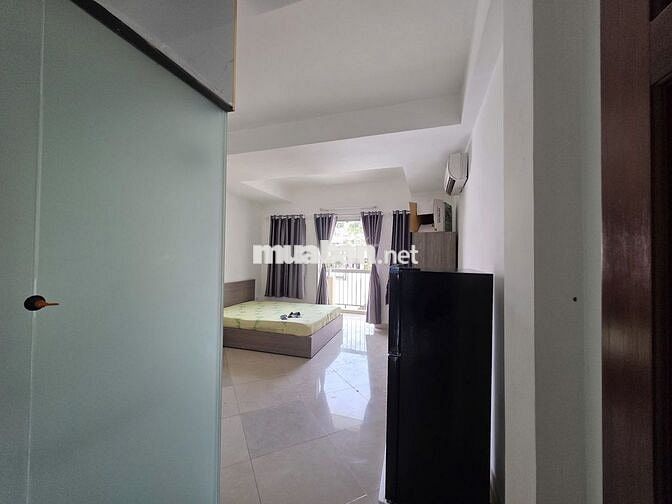 Cho thuê phòng ban công - có nội thất - Quận 10