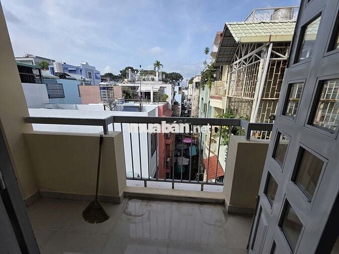 Cho thuê phòng ban công - có nội thất - Quận 10
