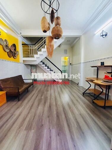 Võ Văn Tần, P.5, Q.3. Hẻm thông Nguyễn Thị Minh Khai. Gần trường học