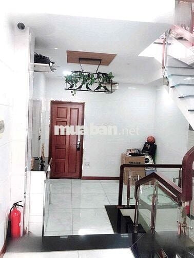 CHO THUÊ NHÀ MẶT TIỀN(6,3x10)5 LẦU,CÓ THANG MÁY,NGÔ GIA TỰ,QUẬN 10