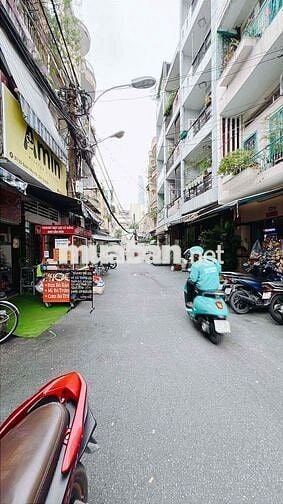 - ĐỐI DIỆN CHI CỤC THUẾ Q4 - KHU HÀNH CHÍNH CẤP CAO  - XE HƠI ĐẬU KẾ B