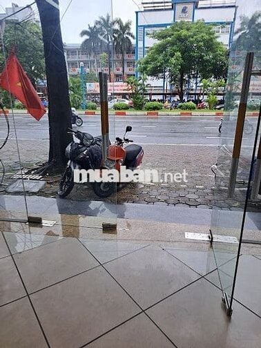 Nhà mặt đường Hoàng Quốc Việt, MB tầng 1, diện tích 90m2 mặt tiền 4,5m