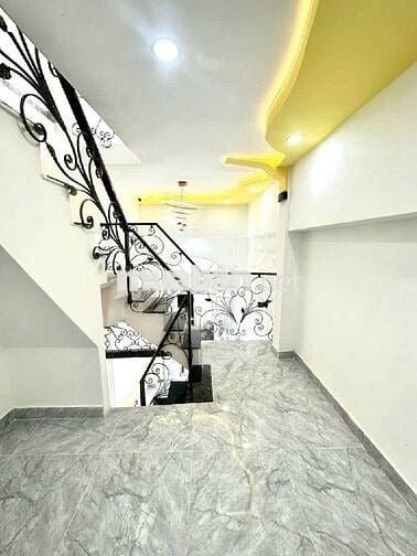 NHÀ KHÁNH HỘI Q4- 3 LẦU- 3x6m - KO QH CHỈ 2 TỶ NHỈNH