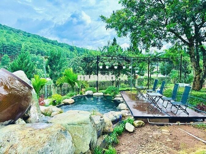 Bán lại lô đất 388m2 giá 489triệu sẵn căn bungalow - sân vườn - hồ cá