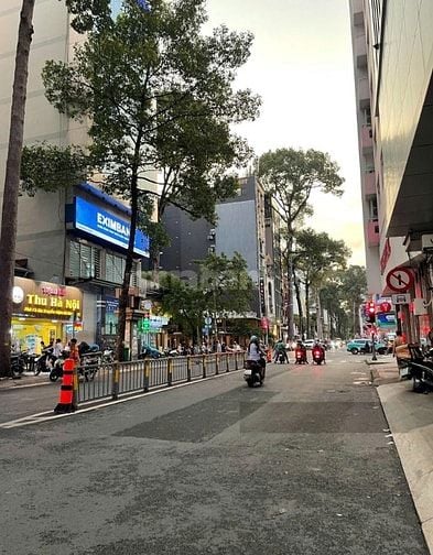 Góc 2 MT Bùi Thị Xuân, Q.1; 137m2 (12 x 12); 2 Tầng; HĐT 200Tr - 50Ty