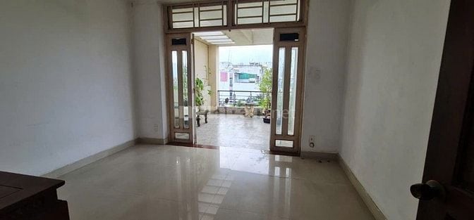 Cho thuê nhà mặt tiền Phú Thuận, Q.7, 4x20m, 3 lầu, giá 30 triệu 