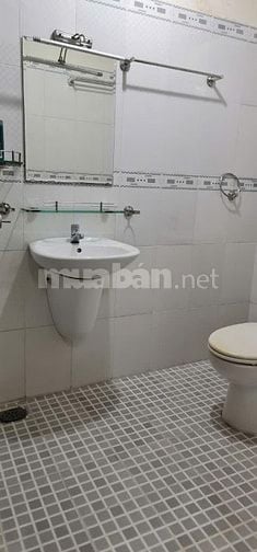 Cho thuê nhà mặt tiền Phú Thuận, Q.7, 4x20m, 3 lầu, giá 30 triệu 