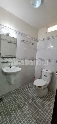 Cho thuê nhà mặt tiền Phú Thuận, Q.7, 4x20m, 3 lầu, giá 30 triệu 