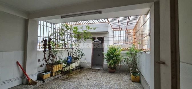 Cho thuê nhà mặt tiền Phú Thuận, Q.7, 4x20m, 3 lầu, giá 30 triệu 