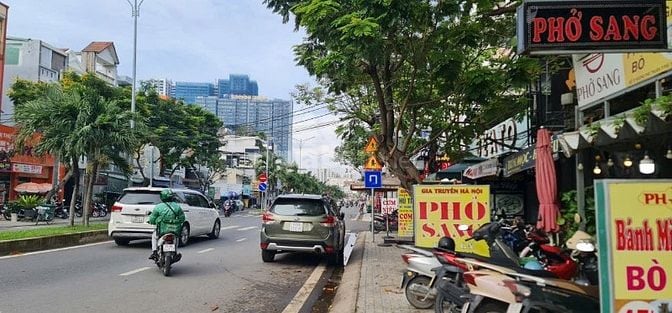 Cho thuê nhà mặt tiền Phú Thuận, Q.7, 4x20m, 3 lầu, giá 30 triệu 