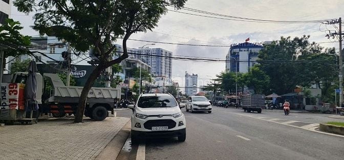 Cho thuê nhà mặt tiền Phú Thuận, Q.7, 4x20m, 3 lầu, giá 30 triệu 