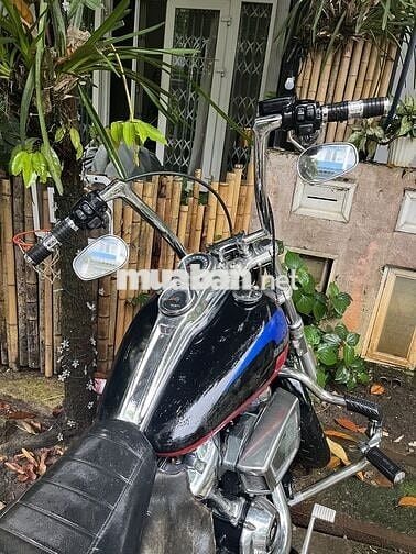 Đi nhanh xe mô tô Harley Davidsion Lowrider 2018