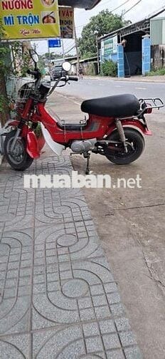 Xe gia đình đang đi ,đèn còi đày đů