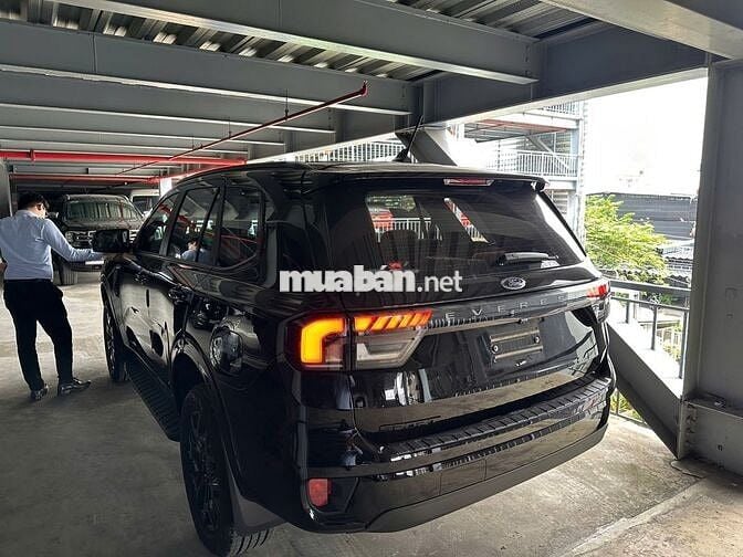 Ford Everest Sport 2.0L 4x2 AT 2025 lướt 10000 km