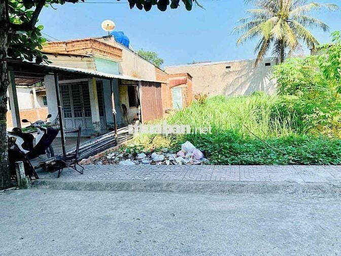 Ngộp lỗ 300tr đất sau lưng thế giới đi động Chợ Đức Hoà