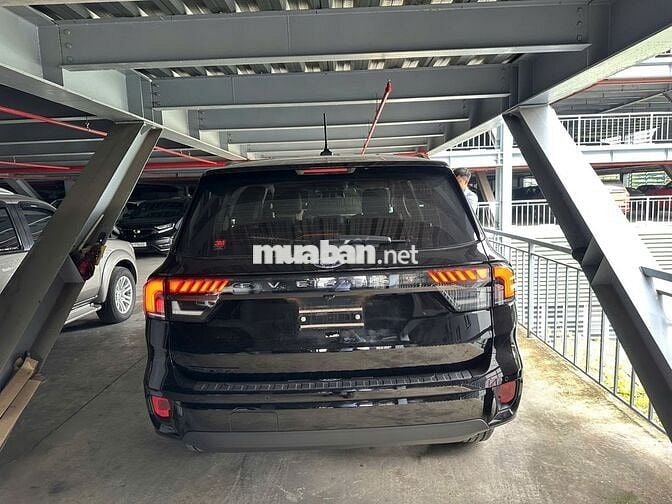 Ford Everest Sport 2.0L 4x2 AT 2025 lướt 10000 km