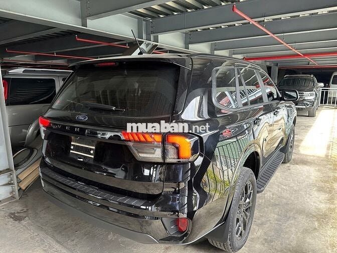 Ford Everest Sport 2.0L 4x2 AT 2025 lướt 10000 km
