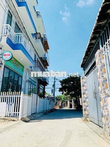 Ngộp lỗ 300tr đất sau lưng thế giới đi động Chợ Đức Hoà