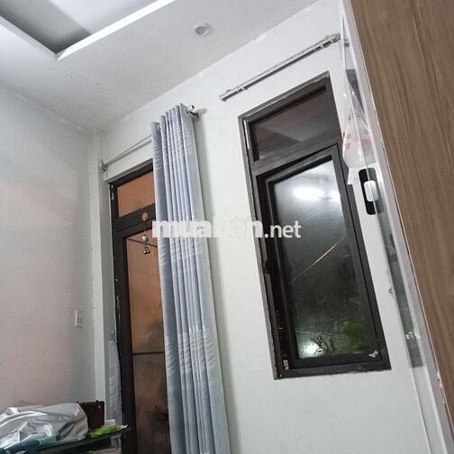 Cho thuê tầng trệt vừa ở kinh doanh văn phongg