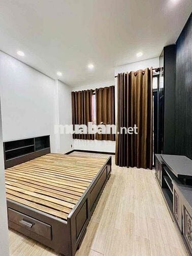 Nhà Mới Sạch Sẻ DT 180m2 1Trệt 2Lầu 3Pn 2Wc Sân Thượng Hẻm Xe Tải