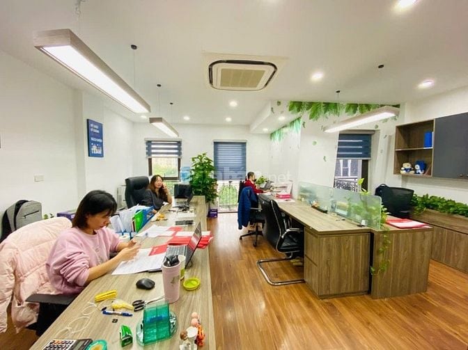 Biệt Thự Siêu Đẹp Phố Nguyễn Chánh - 135m2  - Đường To Vỉa Hè KD