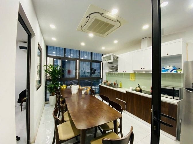 Biệt Thự Siêu Đẹp Phố Nguyễn Chánh - 135m2  - Đường To Vỉa Hè KD