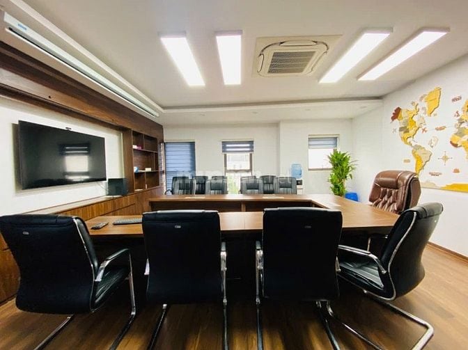 Biệt Thự Siêu Đẹp Phố Nguyễn Chánh - 135m2  - Đường To Vỉa Hè KD