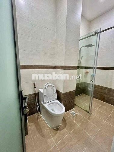 Nhà Mới Sạch Sẻ DT 180m2 1Trệt 2Lầu 3Pn 2Wc Sân Thượng Hẻm Xe Tải