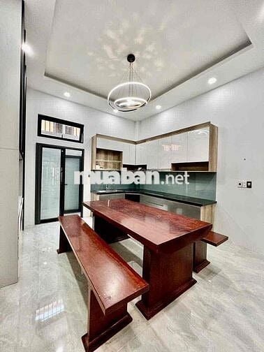 Nhà Mới Sạch Sẻ DT 180m2 1Trệt 2Lầu 3Pn 2Wc Sân Thượng Hẻm Xe Tải