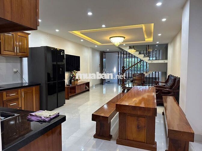 NHÀ ĐẸP 3 TẦNG CÓ GARA OTO ĐƯỜNG 15M KINH DƯƠNG VƯƠNG, GẦN BIỂN.