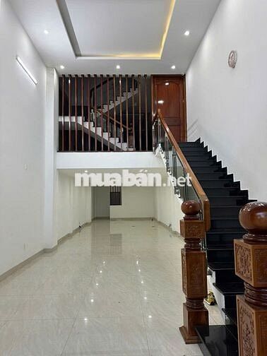 NHÀ ĐẸP 3 TẦNG CÓ GARA OTO ĐƯỜNG 15M KINH DƯƠNG VƯƠNG, GẦN BIỂN.