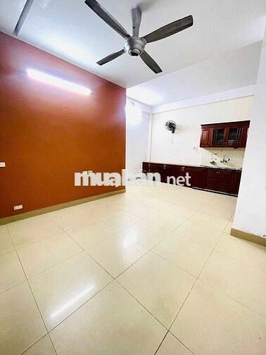 cho thuê nhà nguyên căn tại Giải Phóng, ô tô đỗ, gần đại học , bx