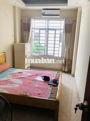 cho thuê nhà nguyên căn tại Giải Phóng, ô tô đỗ, gần đại học , bx