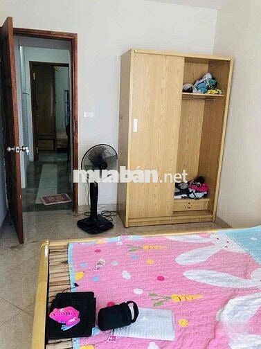 cho thuê nhà nguyên căn tại Giải Phóng, ô tô đỗ, gần đại học , bx