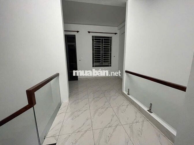 NHÀ 1T2L 3PN 3WC, ĐƯỜNG 18 LINH TÂY, GẦN CHỢ THỦ ĐỨC