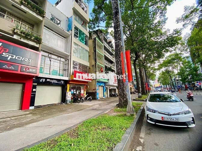 NGANG 8M - 3 TẦNG - SÀN TRỐNG SUÔT - MẶT TIỀN ỐP KÍNH NHÀ CÒN MỚI